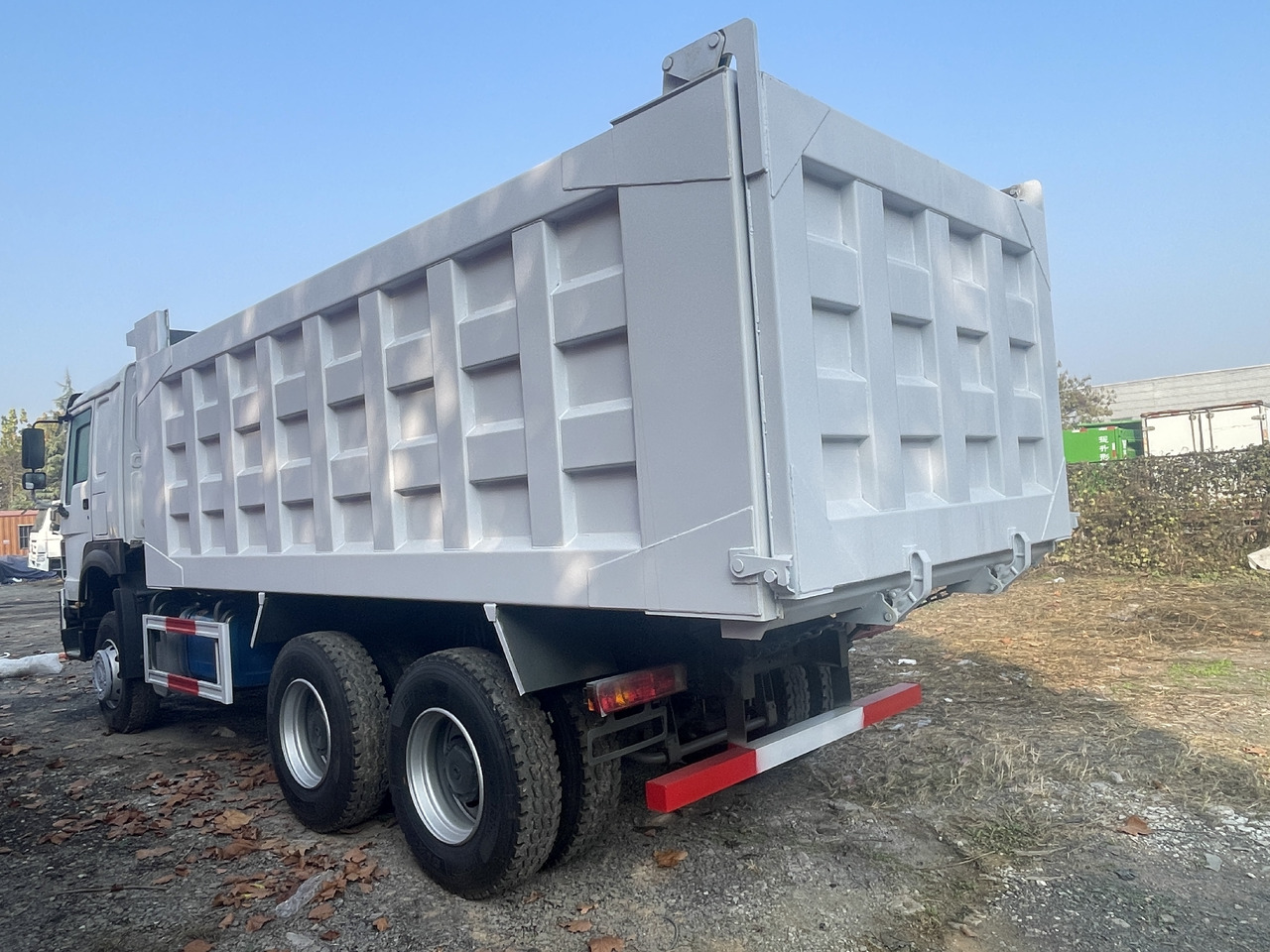 SINOTRUCK HOWO - Φορτηγό ανατρεπόμενο: φωτογραφία 5 SINOTRUCK HOWO - Φορτηγό ανατρεπόμενο: φωτογραφία 5