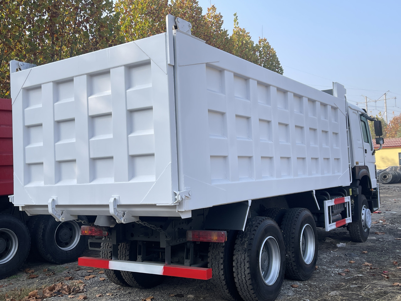 SINOTRUCK HOWO - Φορτηγό ανατρεπόμενο: φωτογραφία 4 SINOTRUCK HOWO - Φορτηγό ανατρεπόμενο: φωτογραφία 4