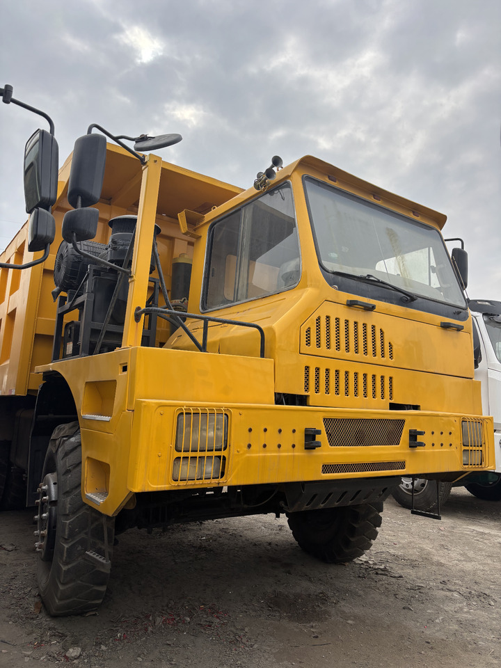 SINOTRUCK - Φορτηγό ανατρεπόμενο: φωτογραφία 2 SINOTRUCK - Φορτηγό ανατρεπόμενο: φωτογραφία 2