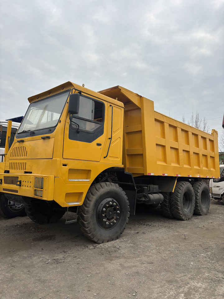SINOTRUCK - Φορτηγό ανατρεπόμενο: φωτογραφία 1 SINOTRUCK - Φορτηγό ανατρεπόμενο: φωτογραφία 1