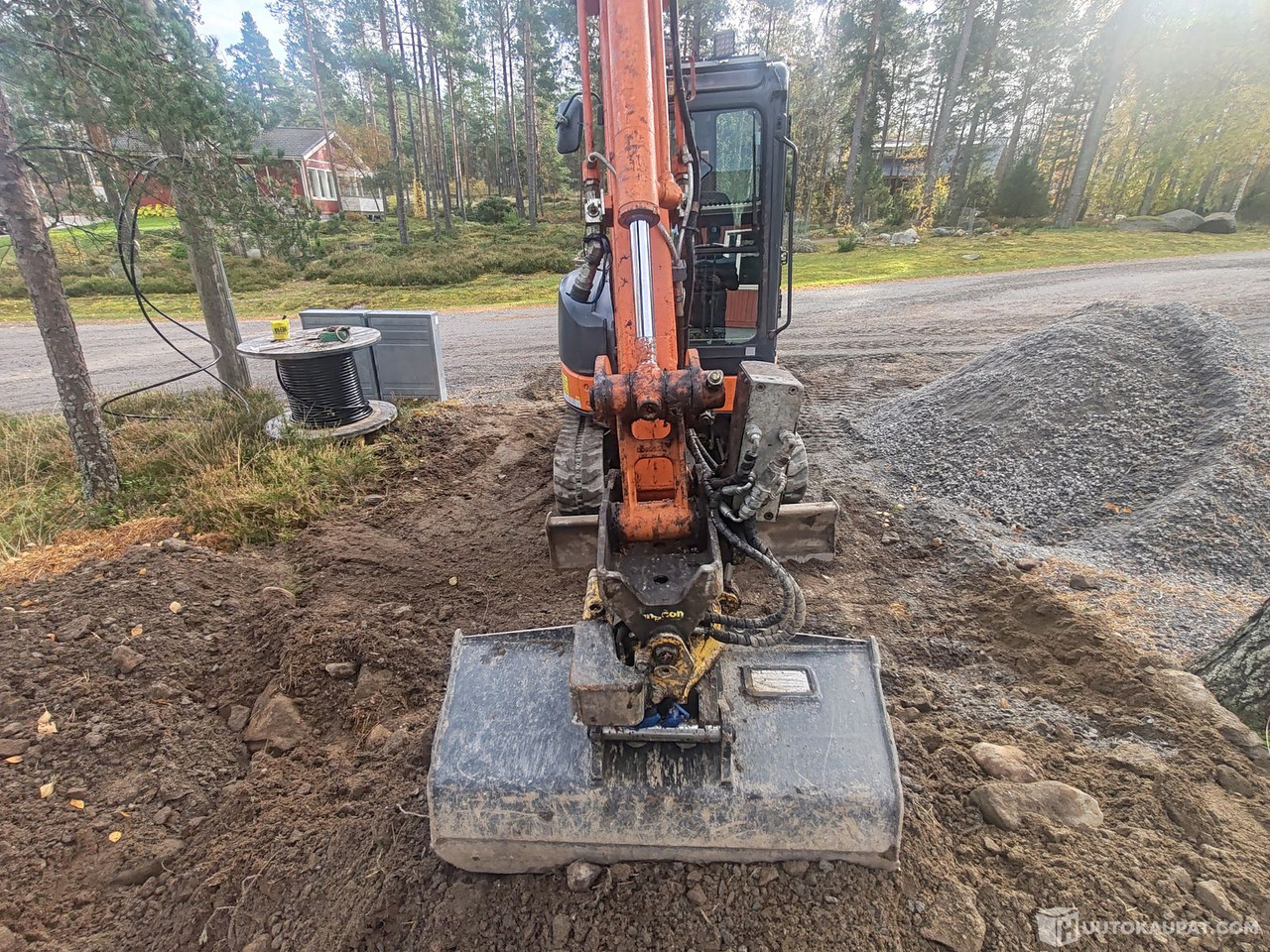 Hitachi ZX 27U-2 kaivinkone, 3328H, 2009, Uusikaupunki - Μίνι εκσκαφέας: φωτογραφία 4 Hitachi ZX 27U-2 kaivinkone, 3328H, 2009, Uusikaupunki - Μίνι εκσκαφέας: φωτογραφία 4