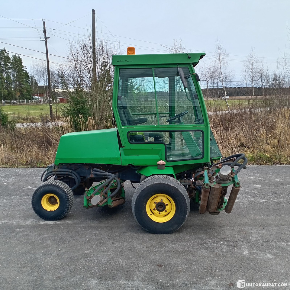 John Deere 3235 kelaleikkuri, 4 WD ja hytti, Hollola - Χλοοκοπτικό: φωτογραφία 3 John Deere 3235 kelaleikkuri, 4 WD ja hytti, Hollola - Χλοοκοπτικό: φωτογραφία 3
