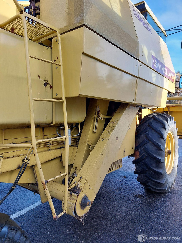 New Holland 8030, 1981 1910h, MTK25, Porvoo - Θεριζοαλωνιστική μηχανή: φωτογραφία 5 New Holland 8030, 1981 1910h, MTK25, Porvoo - Θεριζοαλωνιστική μηχανή: φωτογραφία 5