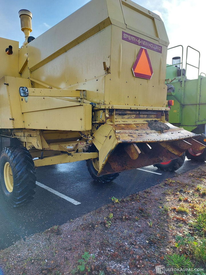 New Holland 8030, 1981 1910h, MTK25, Porvoo - Θεριζοαλωνιστική μηχανή: φωτογραφία 4 New Holland 8030, 1981 1910h, MTK25, Porvoo - Θεριζοαλωνιστική μηχανή: φωτογραφία 4