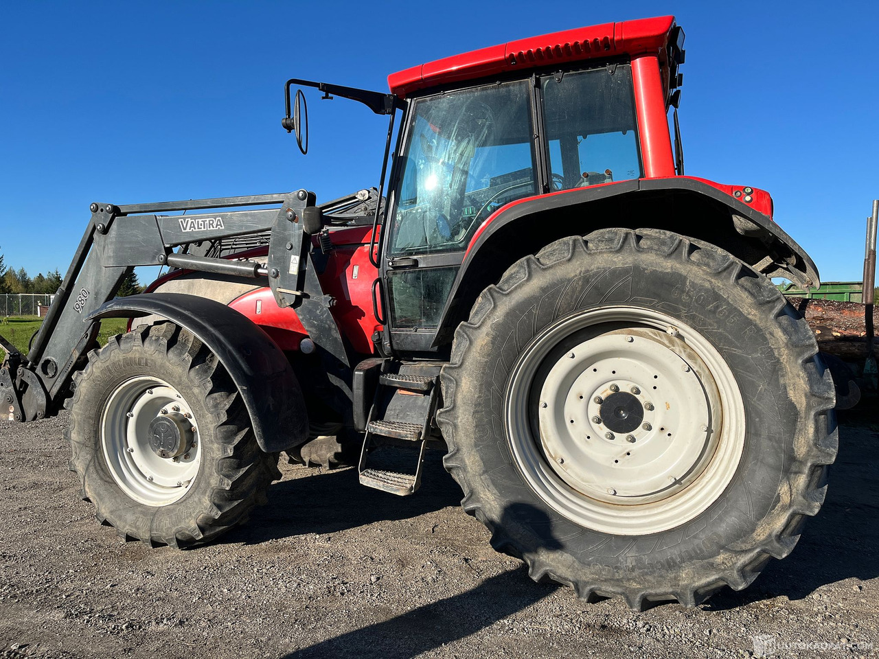 Valtra T190, etukuormaajalla, vm. 2003, Petäjävesi - Γεωργικά μηχανήματα: φωτογραφία 2 Valtra T190, etukuormaajalla, vm. 2003, Petäjävesi - Γεωργικά μηχανήματα: φωτογραφία 2