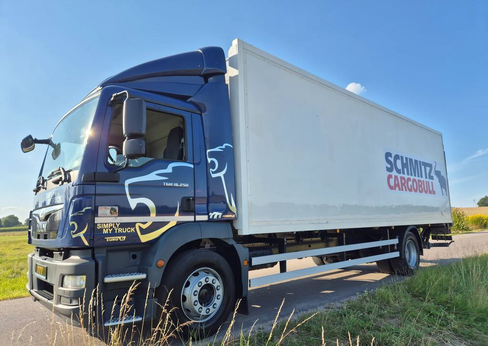 MAN TGM 18.250 Carrier 1950 D/E z Holandii / TOP STAN / 7.5m / 18 palet / winda + drzwi boczne / OKAZJA - Φορτηγό ψυγείο: φωτογραφία 3 MAN TGM 18.250 Carrier 1950 D/E z Holandii / TOP STAN / 7.5m / 18 palet / winda + drzwi boczne / OKAZJA - Φορτηγό ψυγείο: φωτογραφία 3