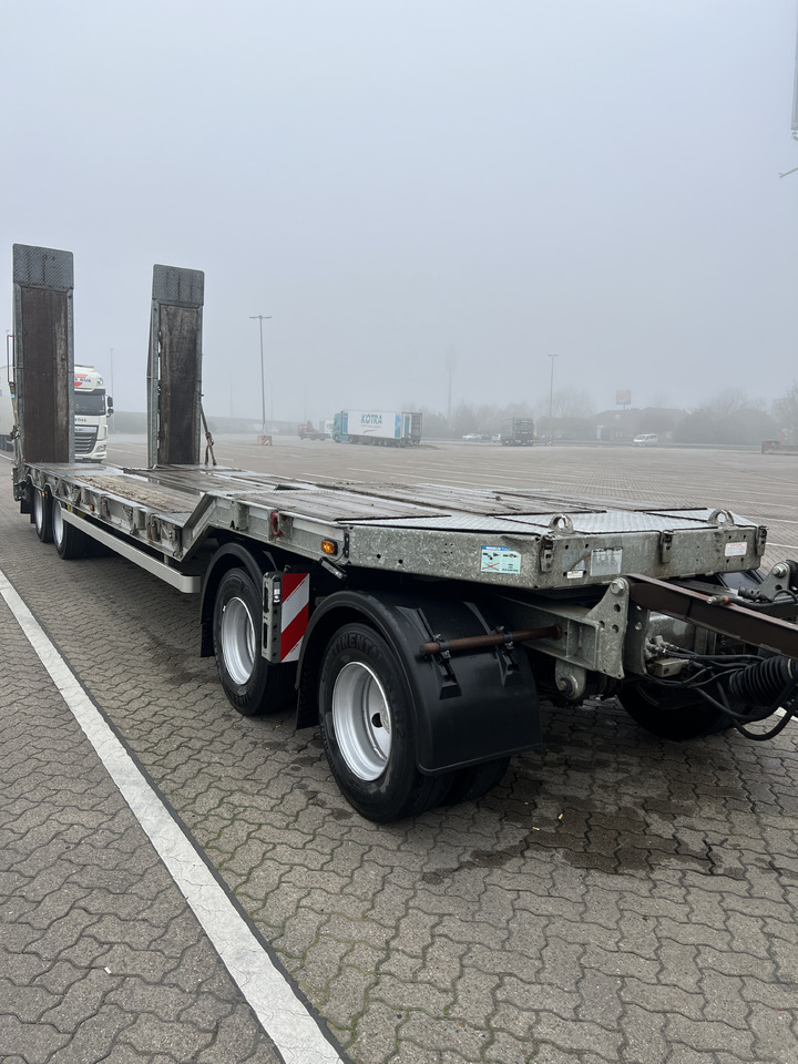 MÜLLER MITTELTAL T4 PROFI 40,0 - Ρυμούλκα με χαμηλό δάπεδο: φωτογραφία 2 MÜLLER MITTELTAL T4 PROFI 40,0 - Ρυμούλκα με χαμηλό δάπεδο: φωτογραφία 2