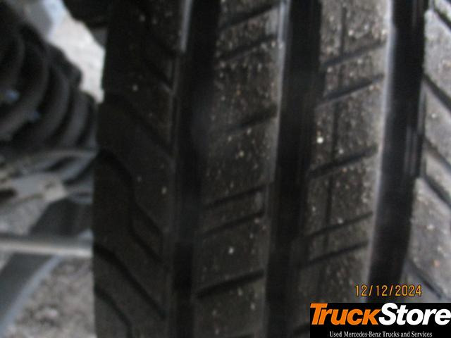 FUSO Canter 3C15 - Φορτηγό κόφα: φωτογραφία 5 FUSO Canter 3C15 - Φορτηγό κόφα: φωτογραφία 5