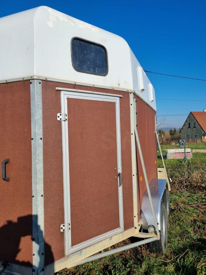 Vanisere - Τρέιλερ μεταφοράς αλόγων: φωτογραφία 2 Vanisere - Τρέιλερ μεταφοράς αλόγων: φωτογραφία 2