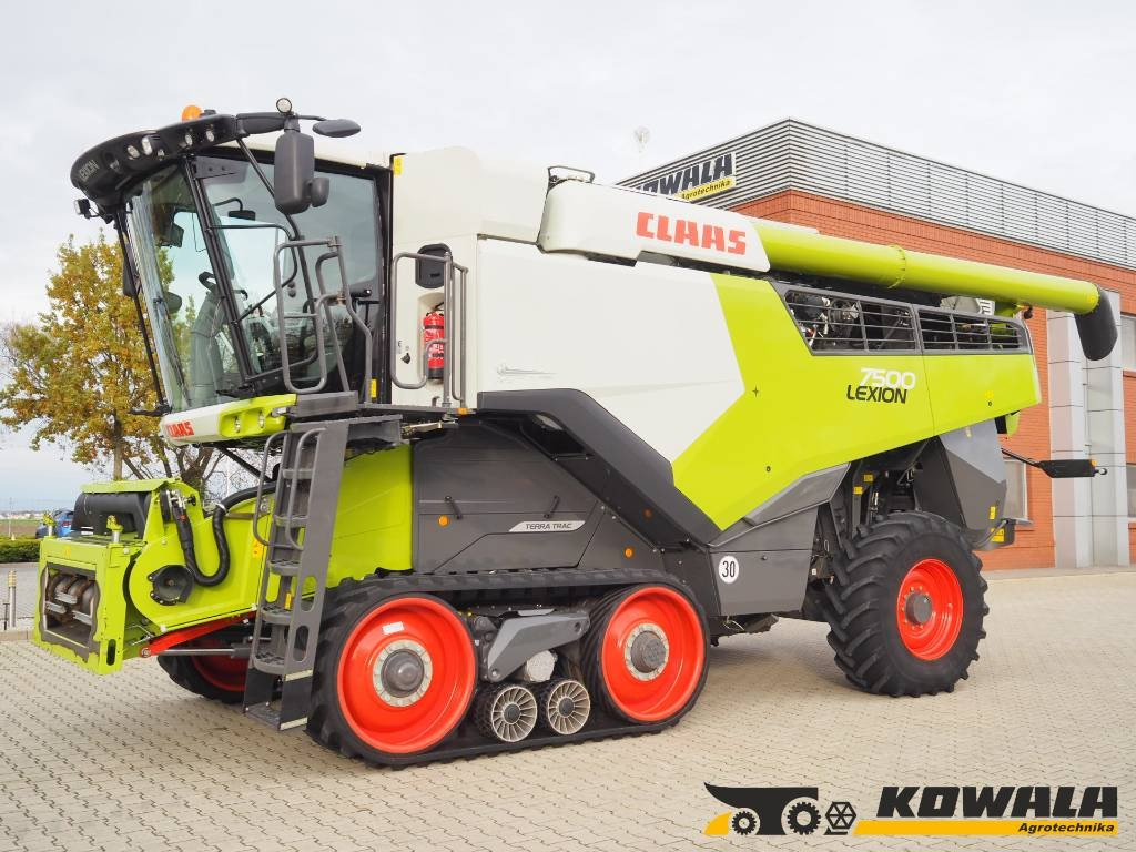 Claas Lexion 7500TT GPS + V930 - Θεριζοαλωνιστική μηχανή: φωτογραφία 1 Claas Lexion 7500TT GPS + V930 - Θεριζοαλωνιστική μηχανή: φωτογραφία 1