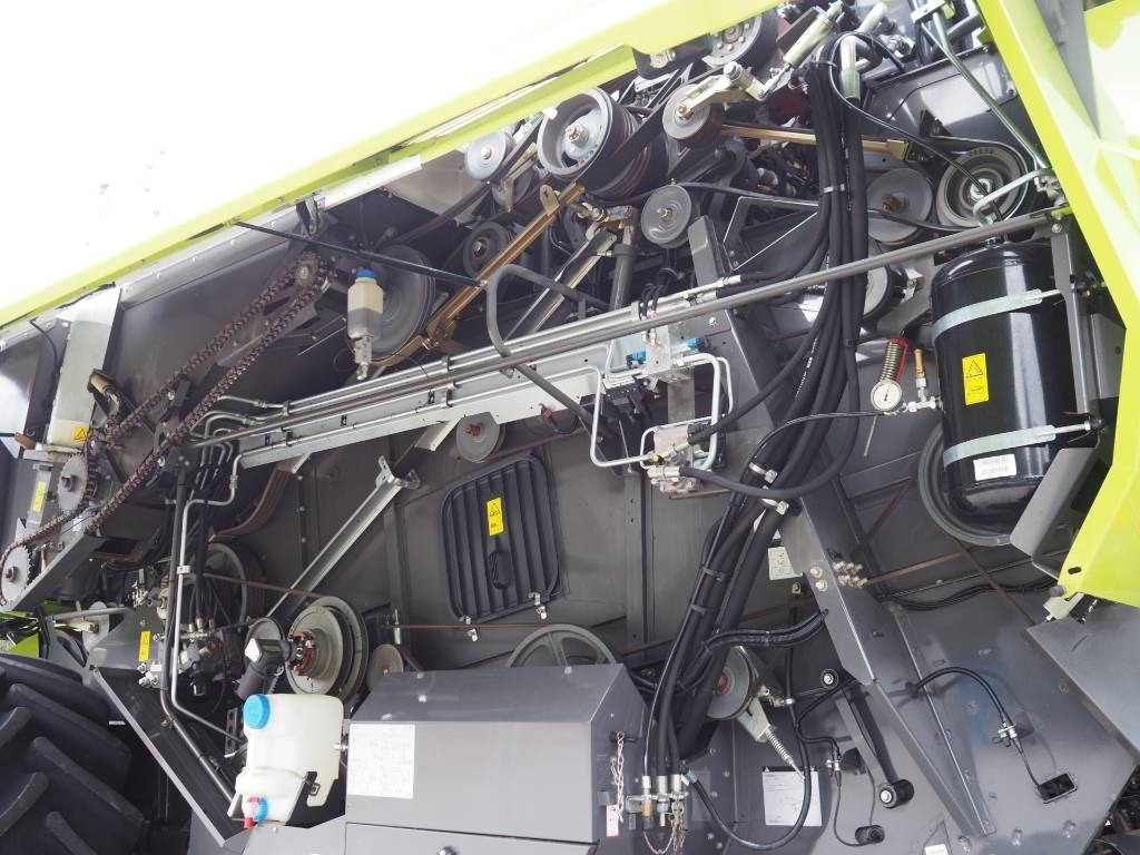 Θεριζοαλωνιστική μηχανή Claas Tucano 440 + V620: φωτογραφία 8