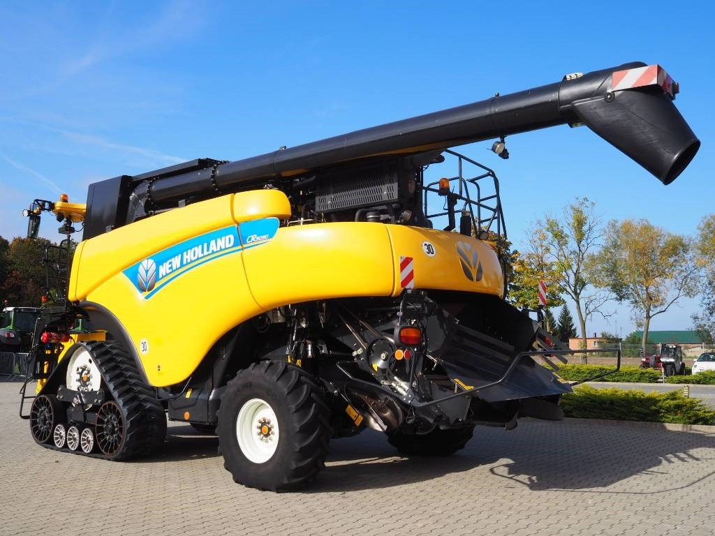 New Holland CR 9090 SmartTrax 4WD + VF 10,7 m - Θεριζοαλωνιστική μηχανή: φωτογραφία 2 New Holland CR 9090 SmartTrax 4WD + VF 10,7 m - Θεριζοαλωνιστική μηχανή: φωτογραφία 2