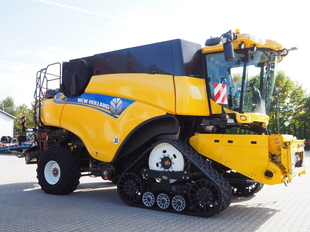 New Holland CR 9090 SmartTrax 4WD + VF 10,7 m - Θεριζοαλωνιστική μηχανή: φωτογραφία 4 New Holland CR 9090 SmartTrax 4WD + VF 10,7 m - Θεριζοαλωνιστική μηχανή: φωτογραφία 4