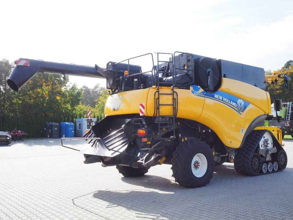 New Holland CR 9090 SmartTrax 4WD + VF 10,7 m - Θεριζοαλωνιστική μηχανή: φωτογραφία 3 New Holland CR 9090 SmartTrax 4WD + VF 10,7 m - Θεριζοαλωνιστική μηχανή: φωτογραφία 3