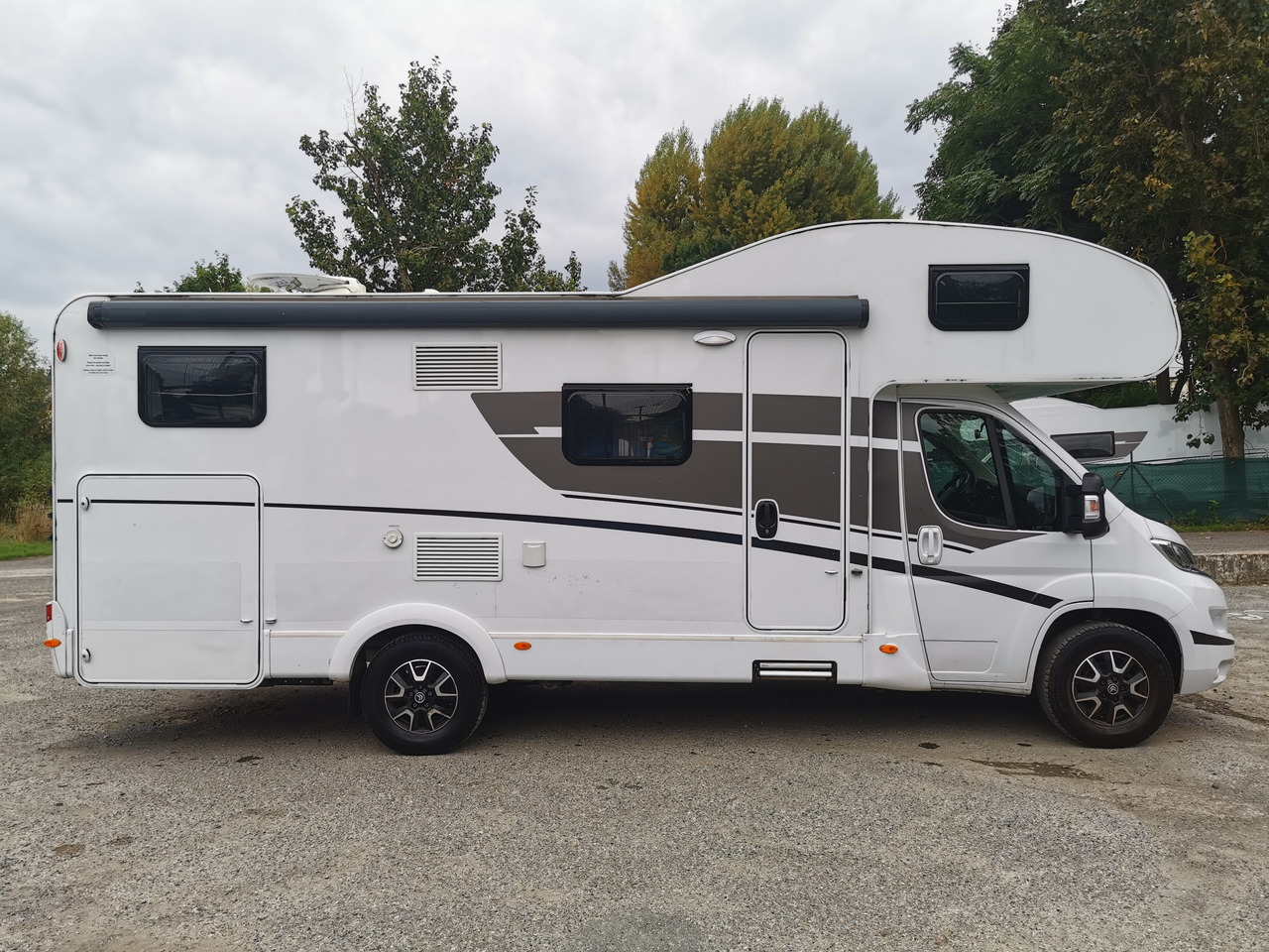 SUNLIGHT A 70 - Αυτοκινούμενο με σοφίτα: φωτογραφία 2 SUNLIGHT A 70 - Αυτοκινούμενο με σοφίτα: φωτογραφία 2