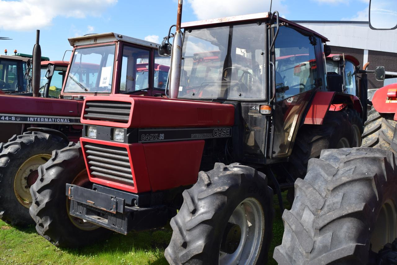 Case-IH 844 XLN - Τρακτέρ: φωτογραφία 2 Case-IH 844 XLN - Τρακτέρ: φωτογραφία 2
