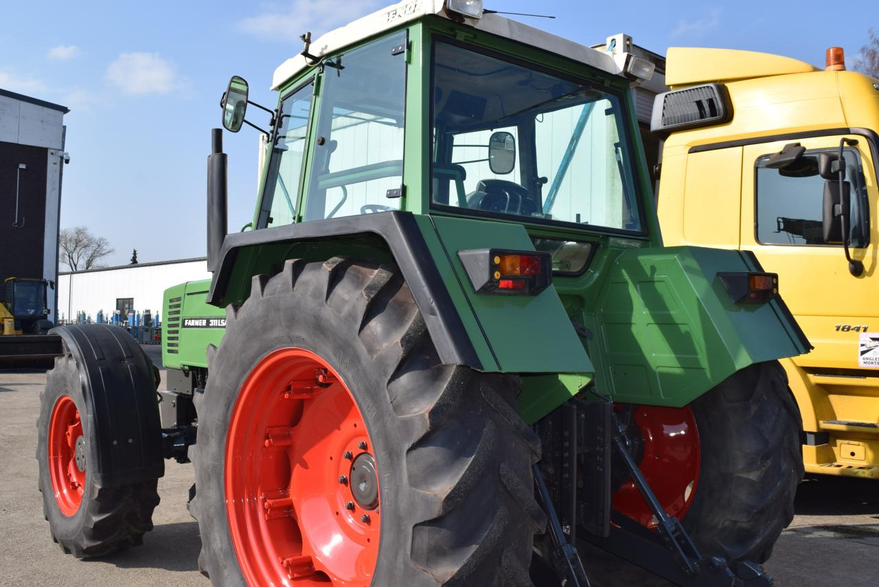 Fendt Farmer 311 LSA - Τρακτέρ: φωτογραφία 4 Fendt Farmer 311 LSA - Τρακτέρ: φωτογραφία 4