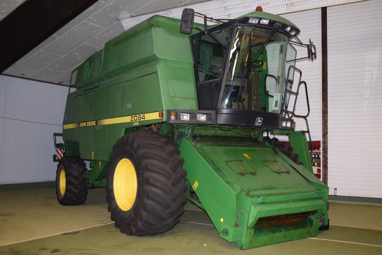 John Deere 2064 - Θεριζοαλωνιστική μηχανή: φωτογραφία 2 John Deere 2064 - Θεριζοαλωνιστική μηχανή: φωτογραφία 2