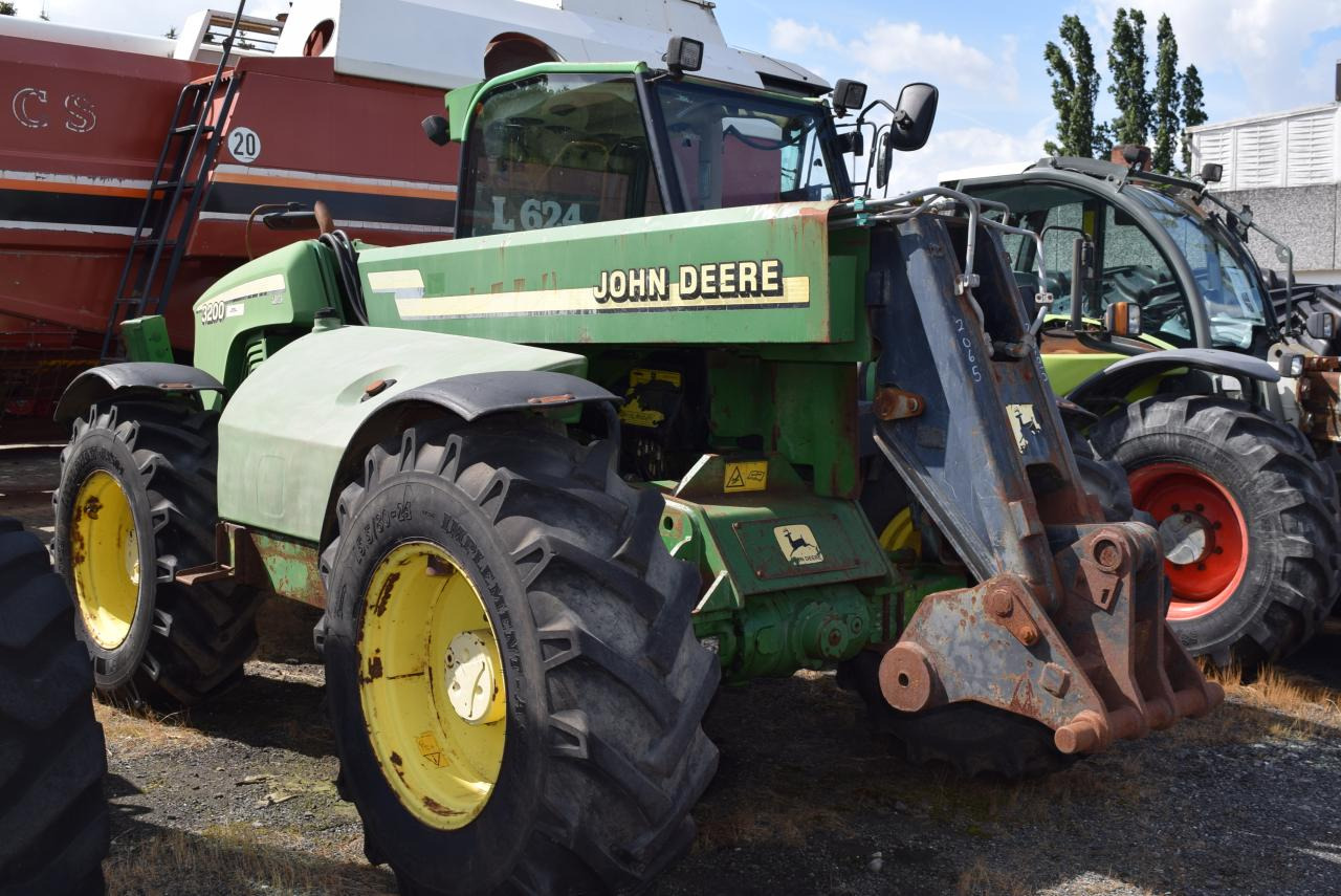 John Deere 3200 - Τηλεσκοπικός φορτωτής: φωτογραφία 1 John Deere 3200 - Τηλεσκοπικός φορτωτής: φωτογραφία 1