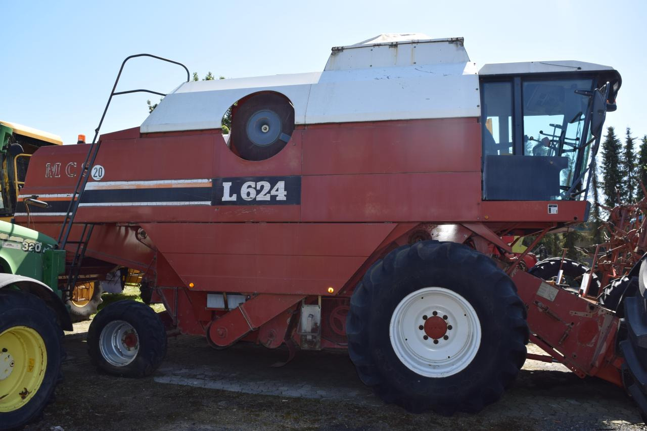 Laverda L624 - Θεριζοαλωνιστική μηχανή: φωτογραφία 1 Laverda L624 - Θεριζοαλωνιστική μηχανή: φωτογραφία 1