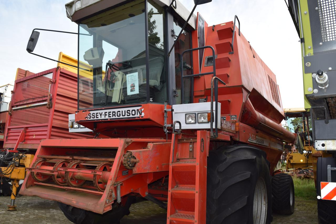 Massey Ferguson MF 38 - Θεριζοαλωνιστική μηχανή: φωτογραφία 1 Massey Ferguson MF 38 - Θεριζοαλωνιστική μηχανή: φωτογραφία 1