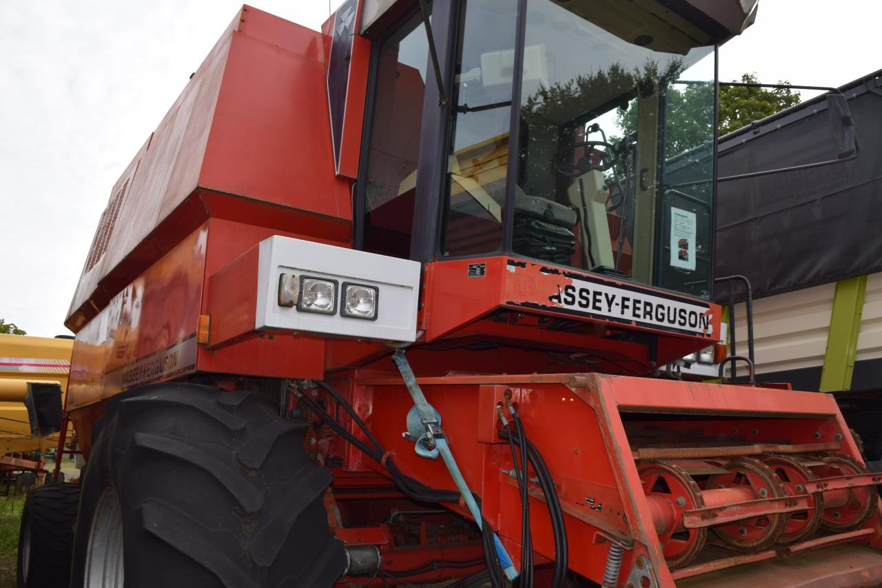 Massey Ferguson MF 38 - Θεριζοαλωνιστική μηχανή: φωτογραφία 2 Massey Ferguson MF 38 - Θεριζοαλωνιστική μηχανή: φωτογραφία 2