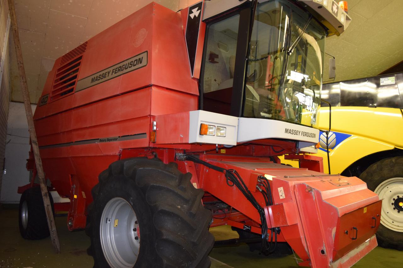 Massey Ferguson MF 40 RS - Θεριζοαλωνιστική μηχανή: φωτογραφία 2 Massey Ferguson MF 40 RS - Θεριζοαλωνιστική μηχανή: φωτογραφία 2