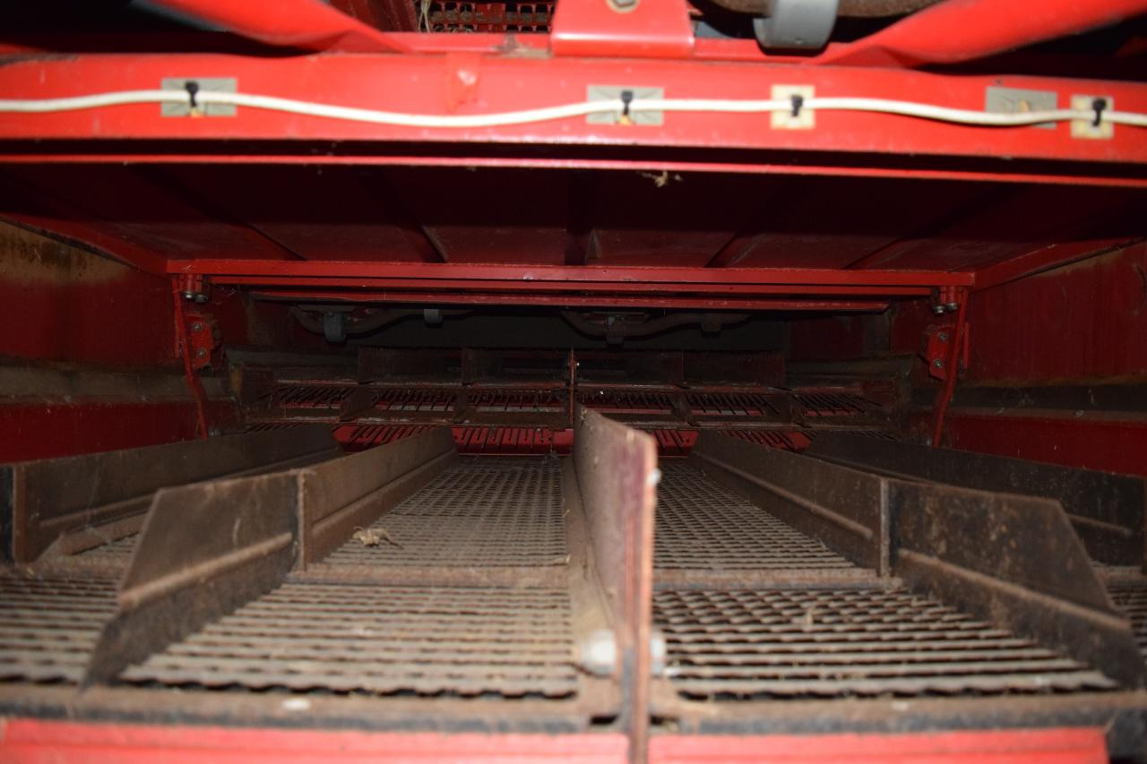 Massey Ferguson MF 40 RS - Θεριζοαλωνιστική μηχανή: φωτογραφία 4 Massey Ferguson MF 40 RS - Θεριζοαλωνιστική μηχανή: φωτογραφία 4