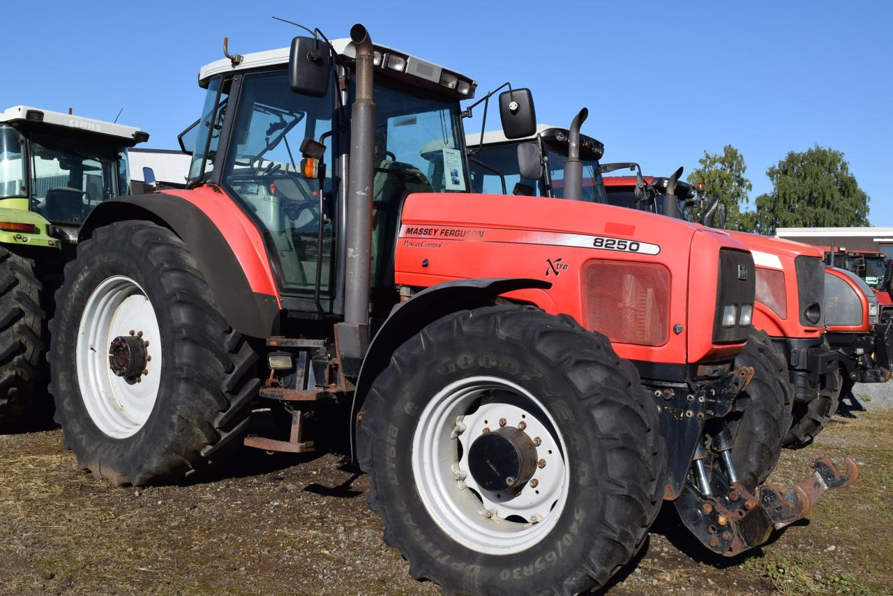 Massey Ferguson MF 8250 - Τρακτέρ: φωτογραφία 1 Massey Ferguson MF 8250 - Τρακτέρ: φωτογραφία 1