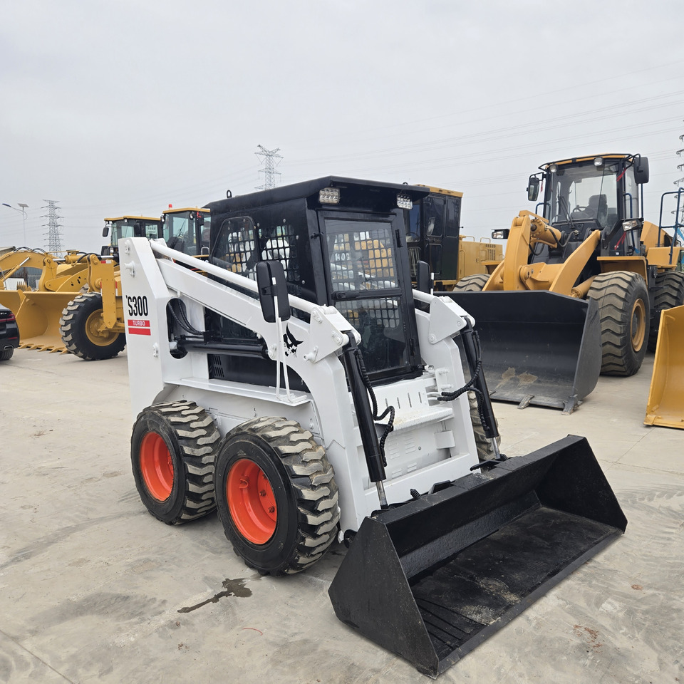BOBCAT S300 - Φορτωτής πλάγιας ολίσθησης: φωτογραφία 5 BOBCAT S300 - Φορτωτής πλάγιας ολίσθησης: φωτογραφία 5