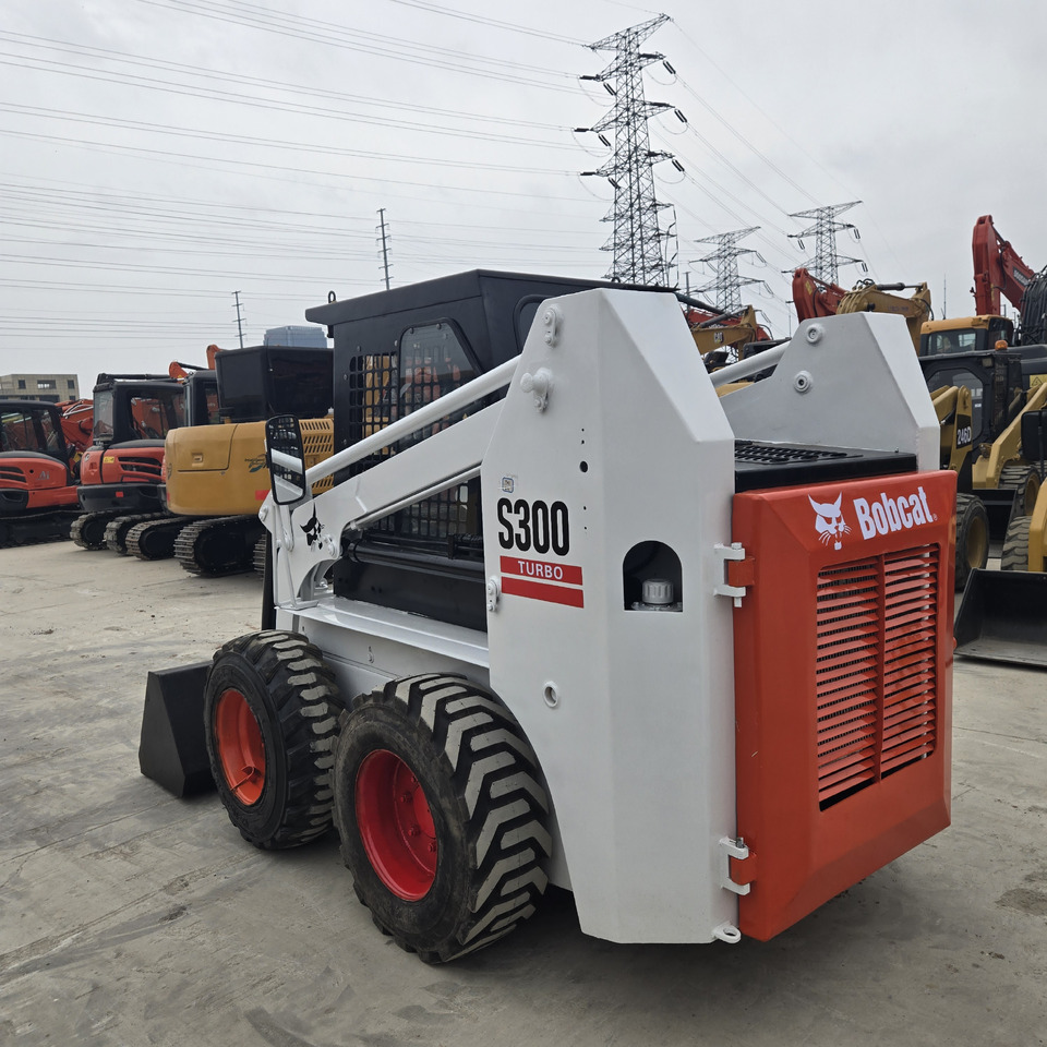 BOBCAT S300 - Φορτωτής πλάγιας ολίσθησης: φωτογραφία 2 BOBCAT S300 - Φορτωτής πλάγιας ολίσθησης: φωτογραφία 2