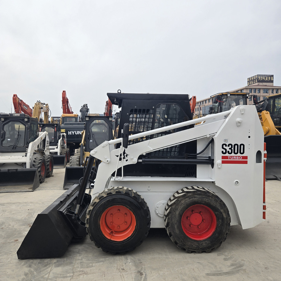 BOBCAT S300 - Φορτωτής πλάγιας ολίσθησης: φωτογραφία 1 BOBCAT S300 - Φορτωτής πλάγιας ολίσθησης: φωτογραφία 1