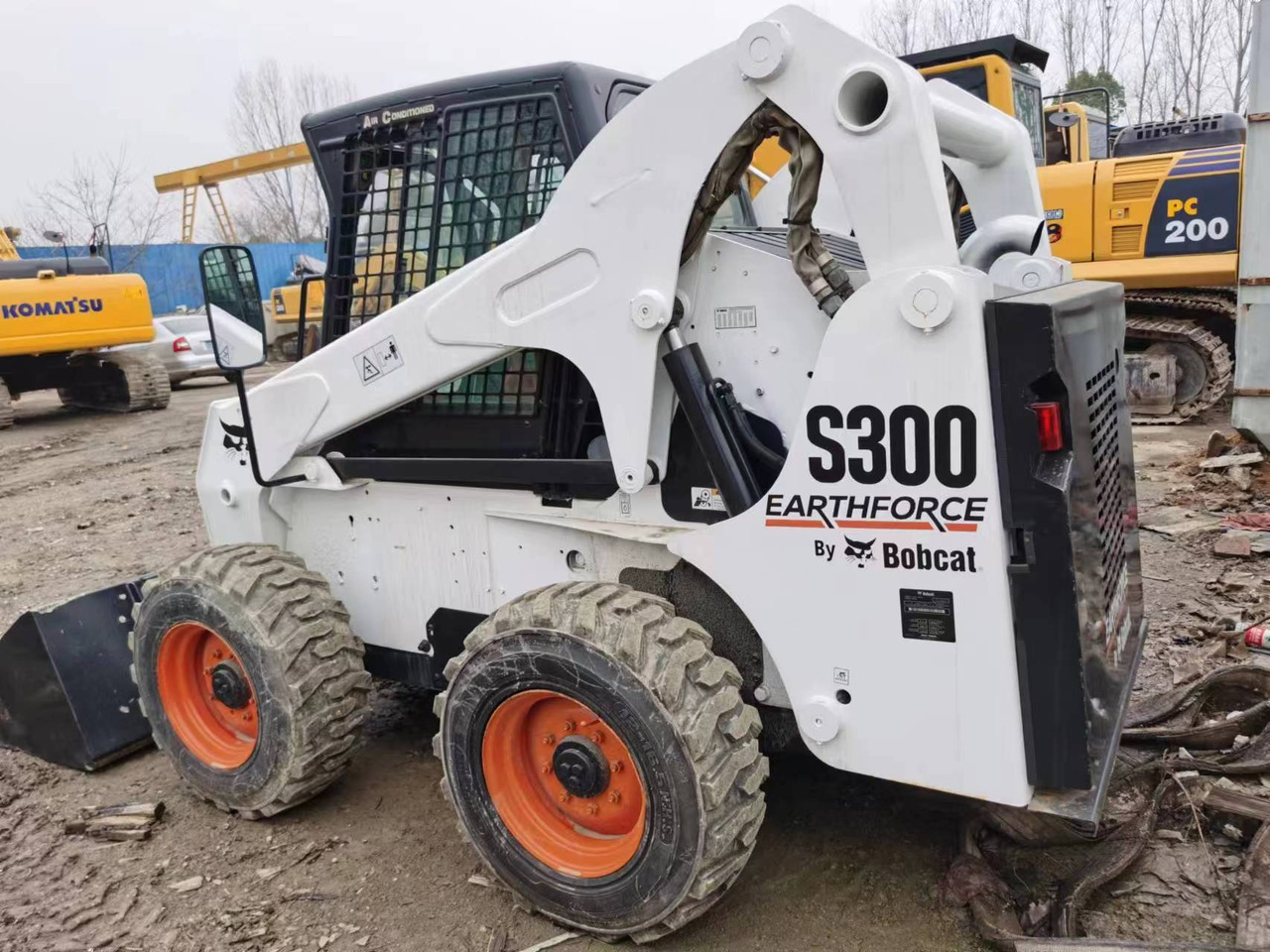Bobcat S300 - Φορτωτής πλάγιας ολίσθησης: φωτογραφία 4 Bobcat S300 - Φορτωτής πλάγιας ολίσθησης: φωτογραφία 4