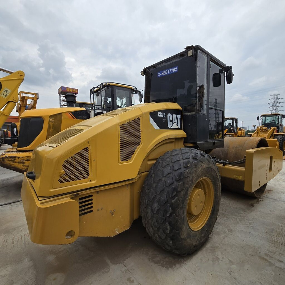 Caterpillar CS76 - Οδοστρωτήρες: φωτογραφία 1 Caterpillar CS76 - Οδοστρωτήρες: φωτογραφία 1
