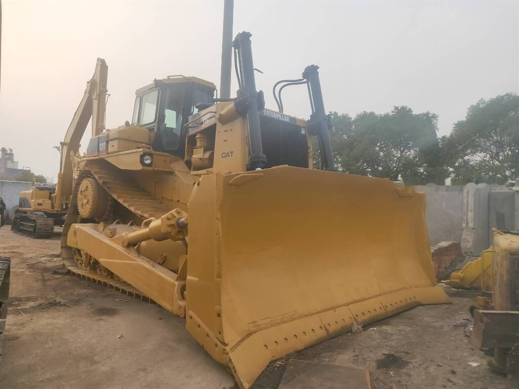 Caterpillar D 9 N - Μπουλντόζα: φωτογραφία 3 Caterpillar D 9 N - Μπουλντόζα: φωτογραφία 3
