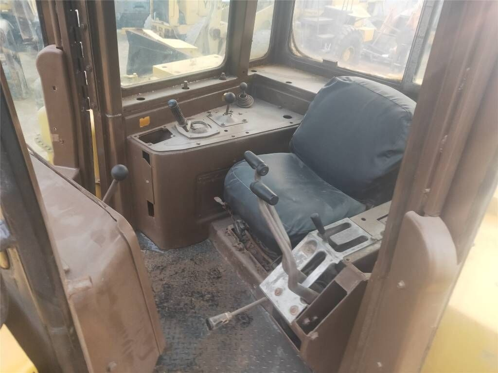 Caterpillar D 9 N - Μπουλντόζα: φωτογραφία 4 Caterpillar D 9 N - Μπουλντόζα: φωτογραφία 4