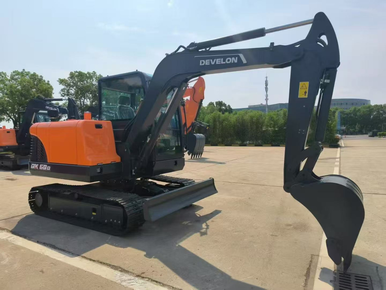 DOOSAN DX60D - Μίνι εκσκαφέας: φωτογραφία 1 DOOSAN DX60D - Μίνι εκσκαφέας: φωτογραφία 1