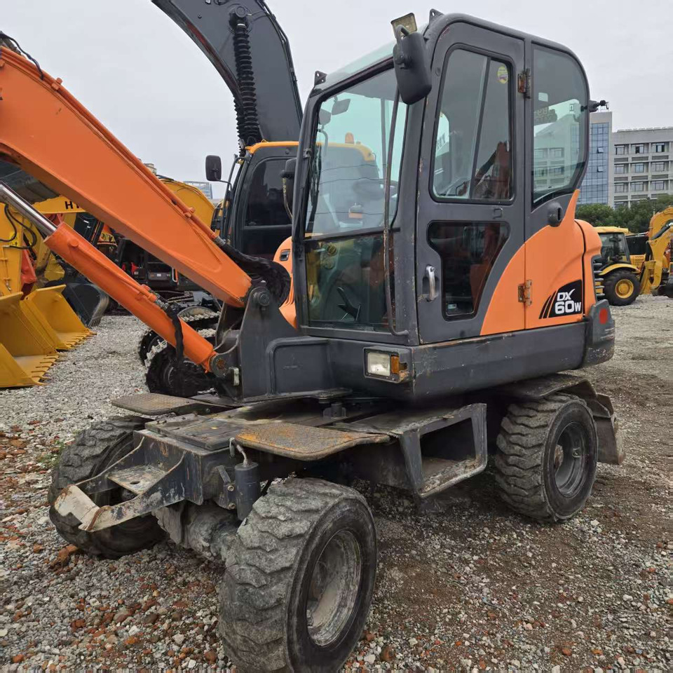 DOOSAN DX60W - Τροχοφόρος εκσκαφέας: φωτογραφία 3 DOOSAN DX60W - Τροχοφόρος εκσκαφέας: φωτογραφία 3