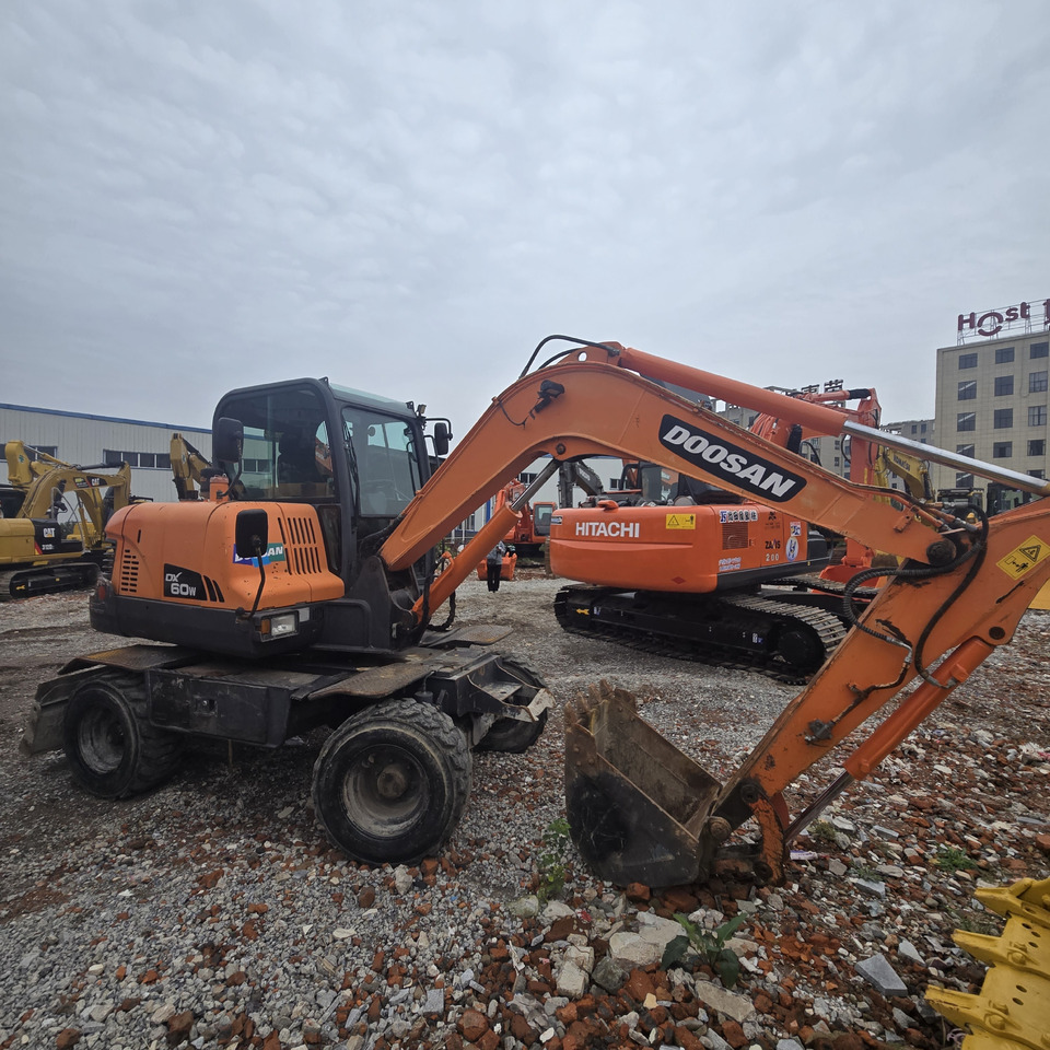 DOOSAN DX60W - Τροχοφόρος εκσκαφέας: φωτογραφία 2 DOOSAN DX60W - Τροχοφόρος εκσκαφέας: φωτογραφία 2