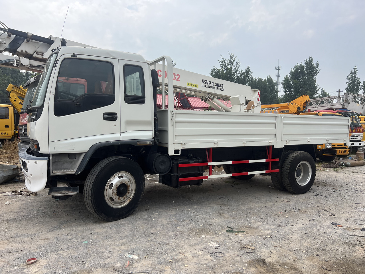 ISUZU Cargo truck - Φορτηγό ανατρεπόμενο: φωτογραφία 4 ISUZU Cargo truck - Φορτηγό ανατρεπόμενο: φωτογραφία 4