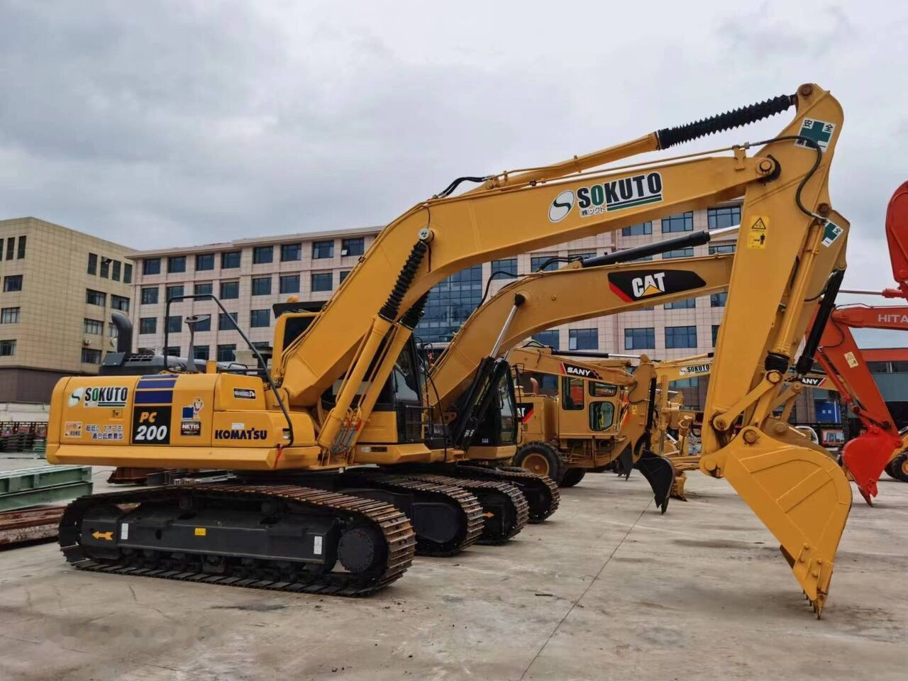 Komatsu PC200-8 - Ερπυστριοφόρος εκσκαφέας: φωτογραφία 2 Komatsu PC200-8 - Ερπυστριοφόρος εκσκαφέας: φωτογραφία 2
