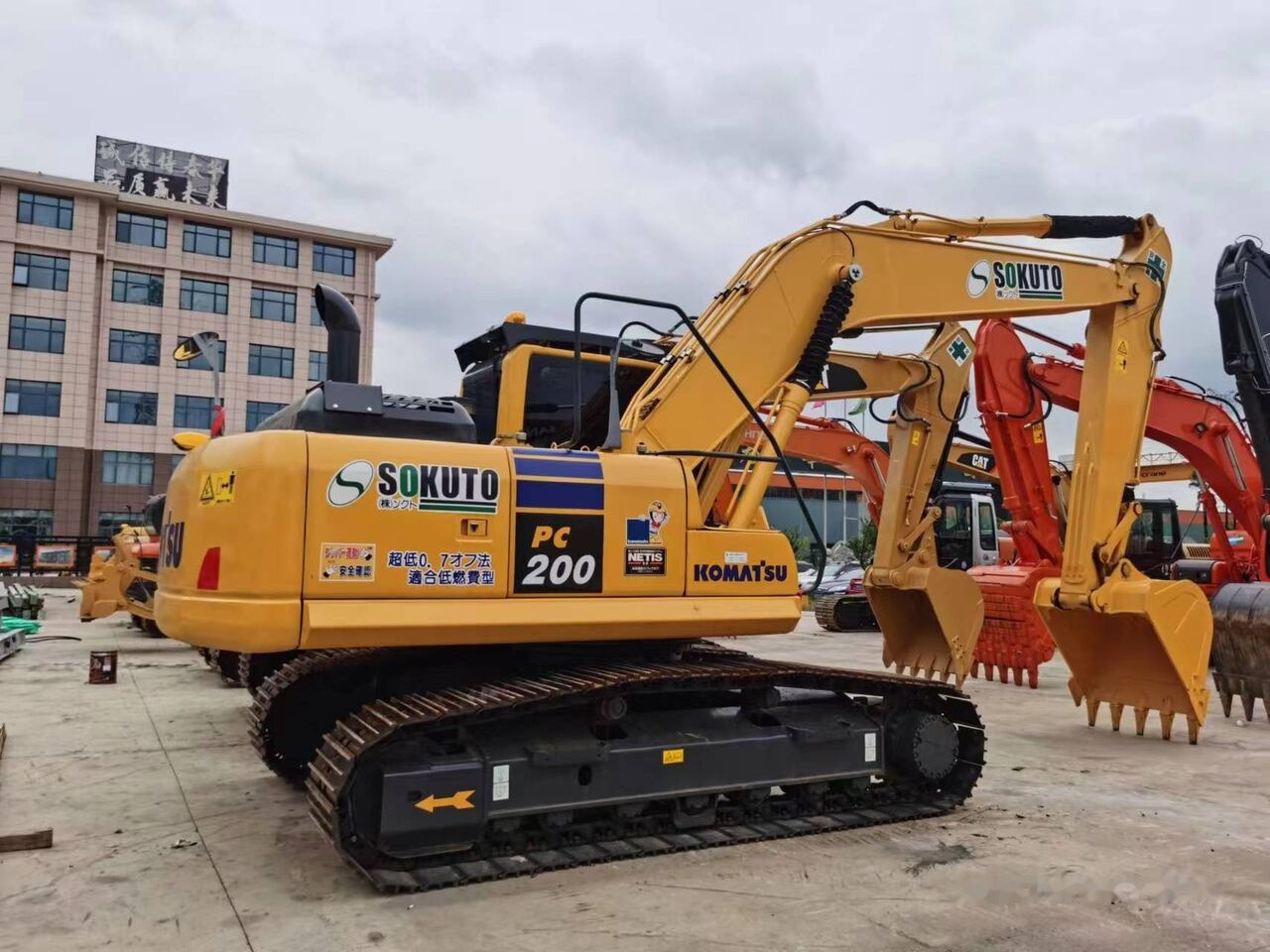 Komatsu PC200-8 - Ερπυστριοφόρος εκσκαφέας: φωτογραφία 1 Komatsu PC200-8 - Ερπυστριοφόρος εκσκαφέας: φωτογραφία 1