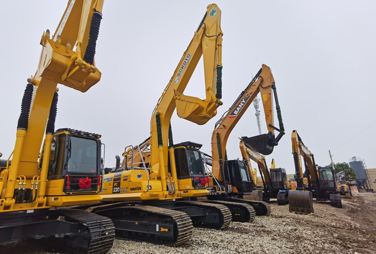 Komatsu PC220-8 - Ερπυστριοφόρος εκσκαφέας: φωτογραφία 2 Komatsu PC220-8 - Ερπυστριοφόρος εκσκαφέας: φωτογραφία 2