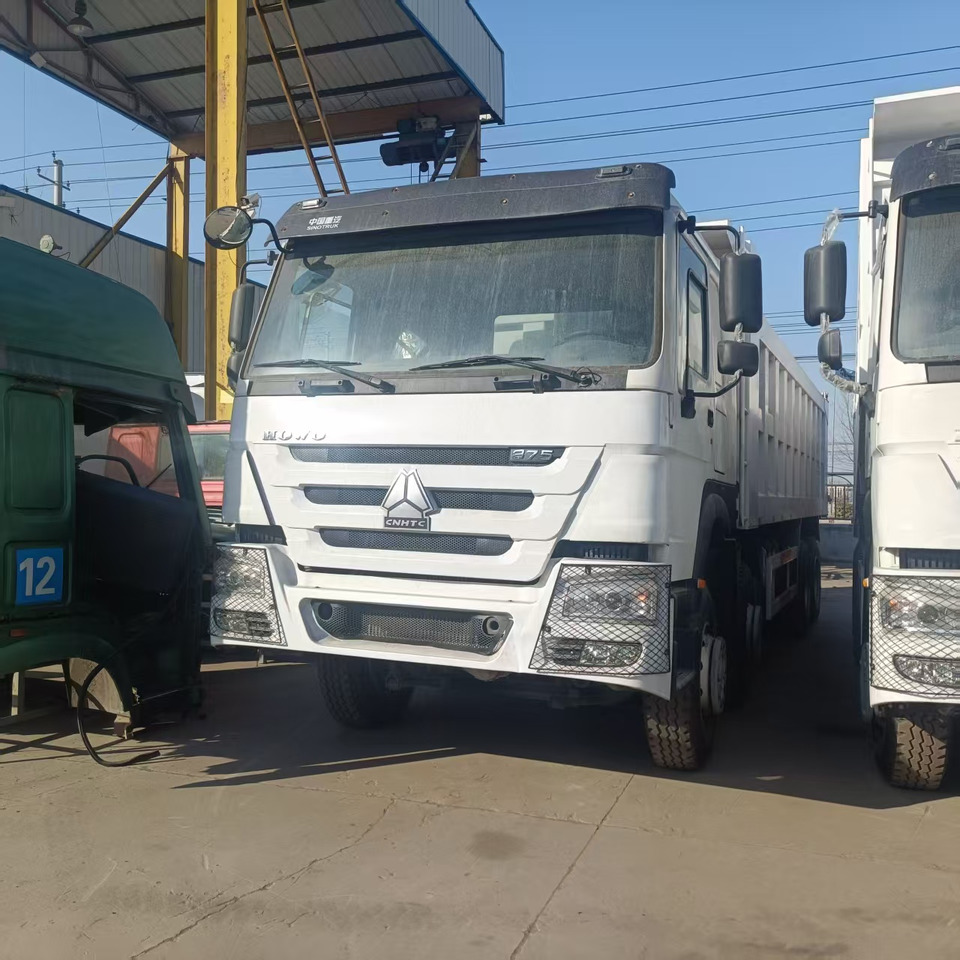 SINOTRUK HOWO 8x4 - Φορτηγό ανατρεπόμενο: φωτογραφία 2 SINOTRUK HOWO 8x4 - Φορτηγό ανατρεπόμενο: φωτογραφία 2