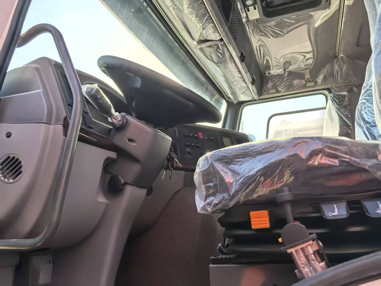 SINOTRUK HOWO 8x4 - Φορτηγό ανατρεπόμενο: φωτογραφία 5 SINOTRUK HOWO 8x4 - Φορτηγό ανατρεπόμενο: φωτογραφία 5