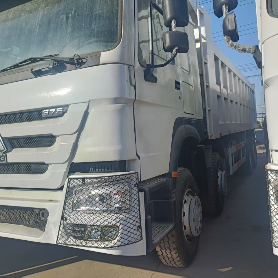 SINOTRUK HOWO 8x4 - Φορτηγό ανατρεπόμενο: φωτογραφία 4 SINOTRUK HOWO 8x4 - Φορτηγό ανατρεπόμενο: φωτογραφία 4