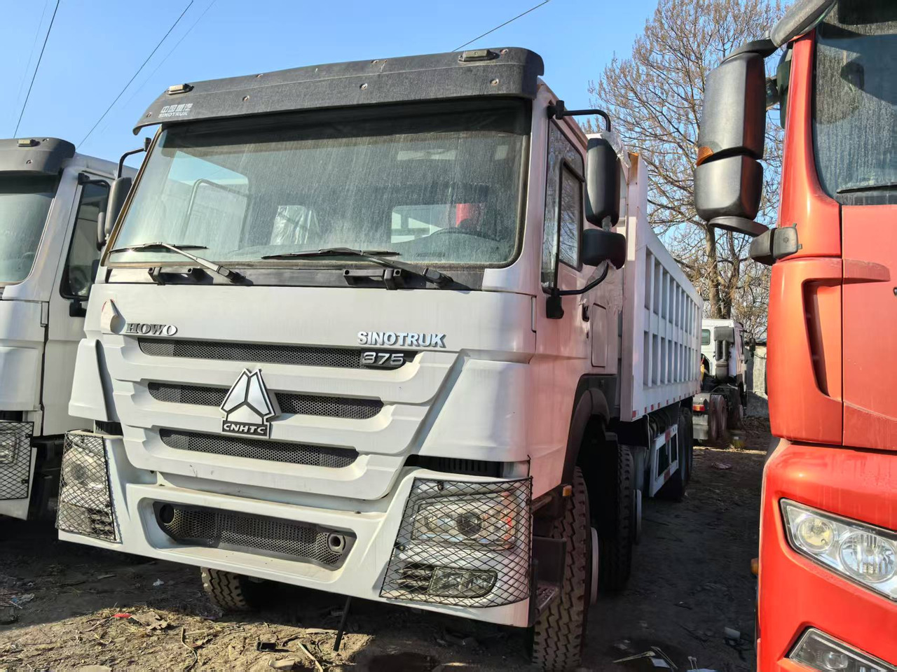 SINOTRUK HOWO 8x4 - Φορτηγό ανατρεπόμενο: φωτογραφία 1 SINOTRUK HOWO 8x4 - Φορτηγό ανατρεπόμενο: φωτογραφία 1