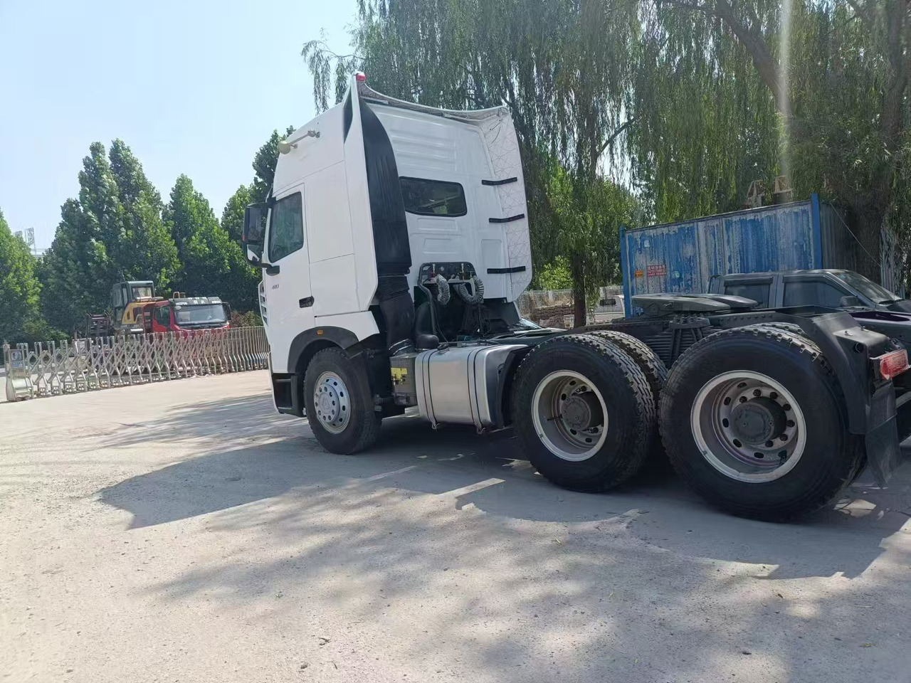 SINOTRUK HOWO A7 - Τράκτορας: φωτογραφία 4 SINOTRUK HOWO A7 - Τράκτορας: φωτογραφία 4