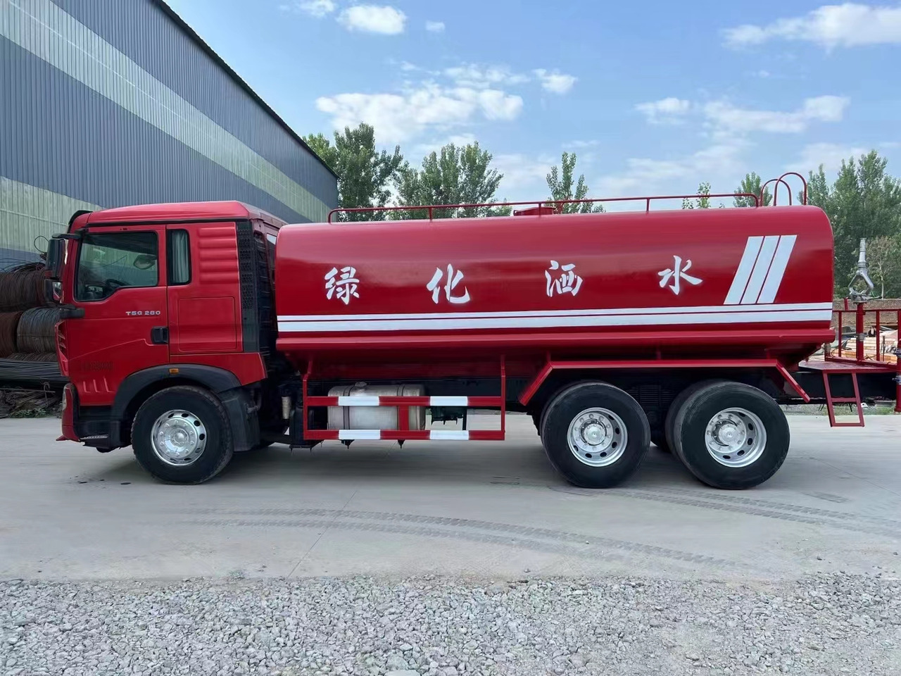 SINOTRUK HOWO sprinkler - Φορτηγό βυτιοφόρο: φωτογραφία 1 SINOTRUK HOWO sprinkler - Φορτηγό βυτιοφόρο: φωτογραφία 1