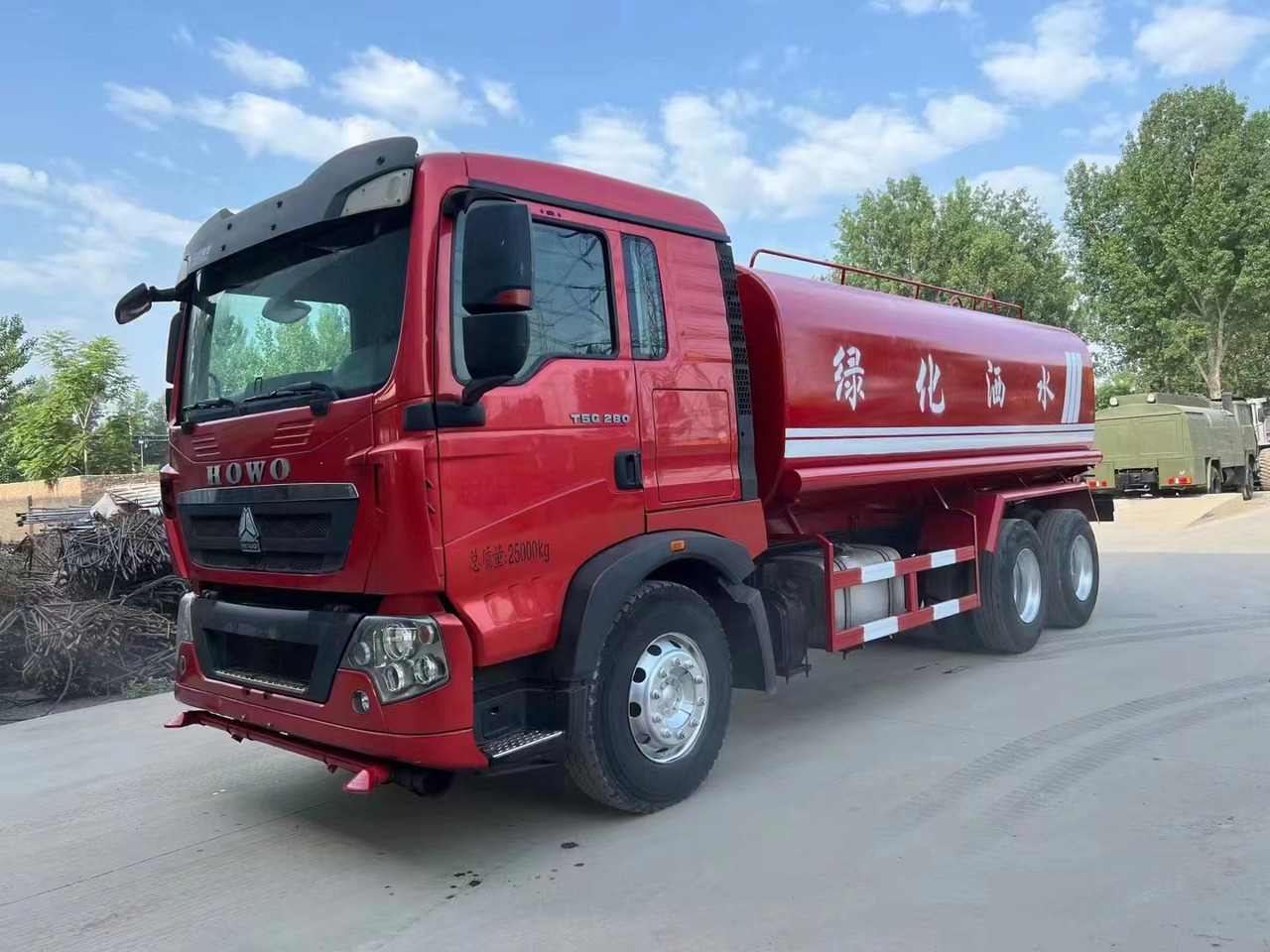 SINOTRUK HOWO sprinkler - Φορτηγό βυτιοφόρο: φωτογραφία 3 SINOTRUK HOWO sprinkler - Φορτηγό βυτιοφόρο: φωτογραφία 3